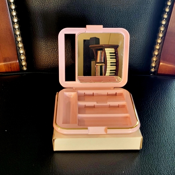 NIB Vintage Mary Kay Multi-Glamour Compact for Lips, Eyes, Blush, Powder Mirror - Picture 2 of 8